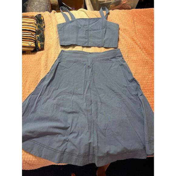 Set Blue Crop Top and skirt With Built-in Bra And Spaghetti Straps - Picture 2 of 3